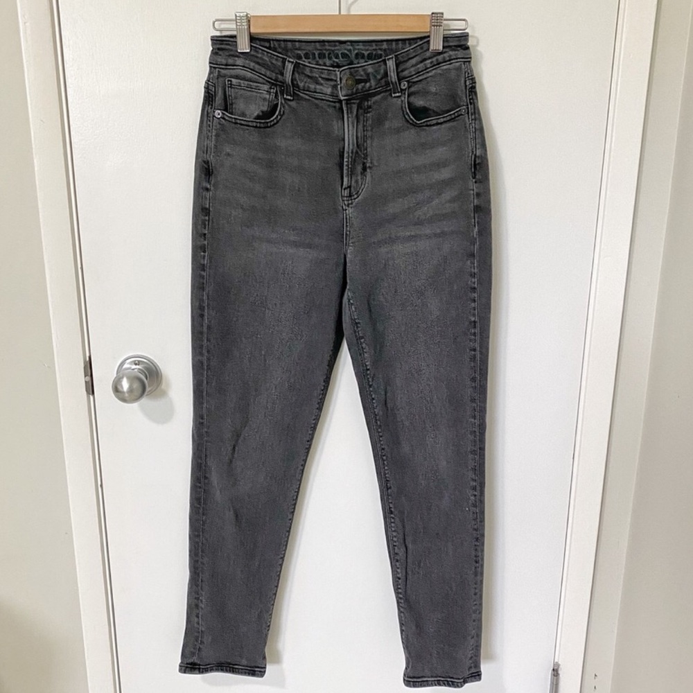 American Eagle - Black Mom Jeans 📸 - Picture 3 of 5